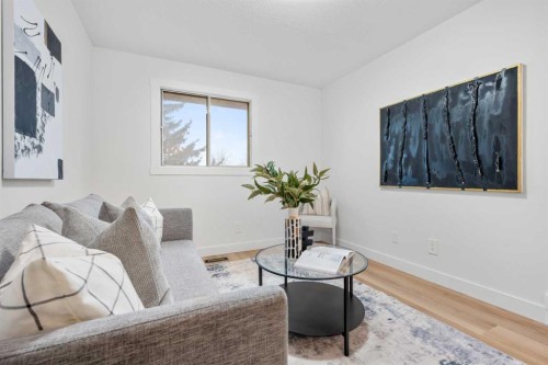 80 Hawkfield Crescent Nw, Calgary, AB - Indoor Photo Showing Kitchen