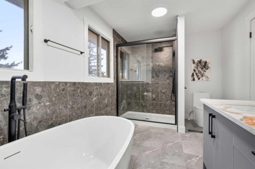 80 Hawkfield Crescent Nw, Calgary, AB - Indoor Photo Showing Bedroom