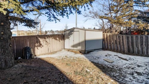 80 Hawkfield Crescent Nw, Calgary, AB - Indoor Photo Showing Other Room