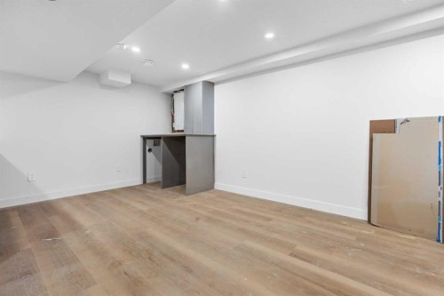 80 Hawkfield Crescent Nw, Calgary, AB - Indoor Photo Showing Bathroom