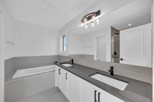 14 Versant Path Sw, Calgary, AB - Indoor Photo Showing Bathroom