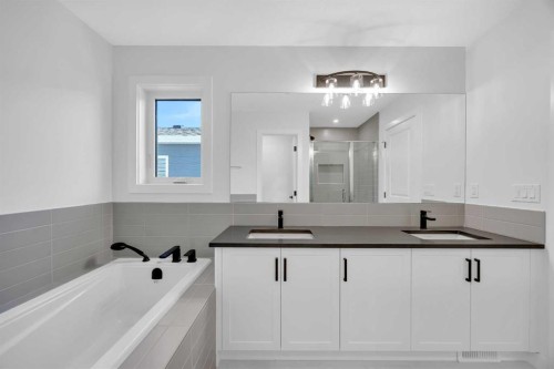 14 Versant Path Sw, Calgary, AB - Indoor Photo Showing Bathroom