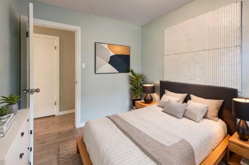 4-916 3 Avenue Nw, Calgary, AB - Indoor Photo Showing Bedroom
