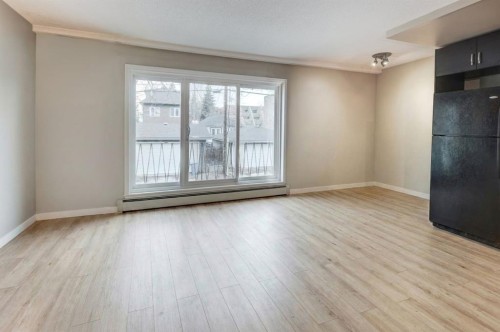 4-916 3 Avenue Nw, Calgary, AB - Indoor Photo Showing Other Room