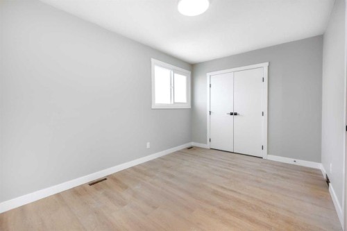 7616 27 Street Se, Calgary, AB - Indoor Photo Showing Other Room