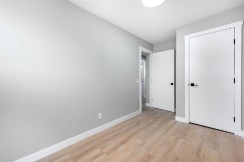 7616 27 Street Se, Calgary, AB - Indoor Photo Showing Other Room