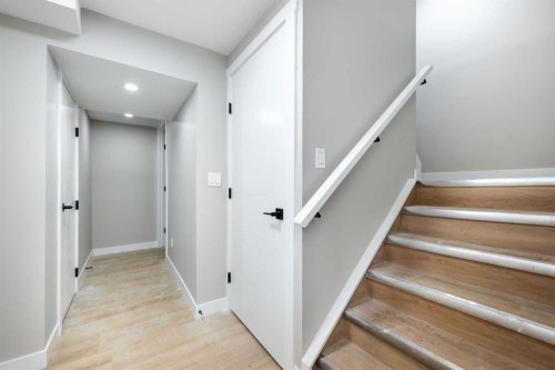 7616 27 Street Se, Calgary, AB - Indoor Photo Showing Other Room