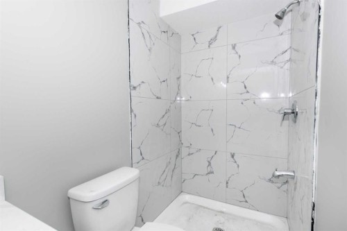 7616 27 Street Se, Calgary, AB - Indoor Photo Showing Bathroom