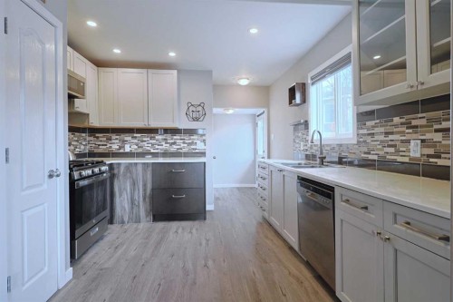 18 Maple Street, Okotoks, AB - Indoor Photo Showing Kitchen With Upgraded Kitchen