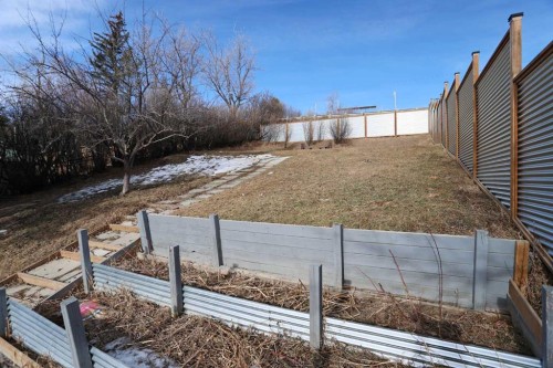 18 Maple Street, Okotoks, AB - Outdoor