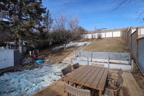 18 Maple Street, Okotoks, AB - Outdoor