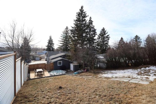 18 Maple Street, Okotoks, AB - Outdoor