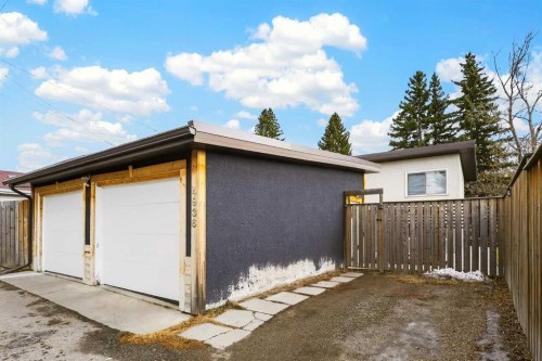 4936 40 Avenue Nw, Calgary, AB - Outdoor