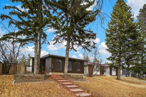 4936 40 Avenue Nw, Calgary, AB - Outdoor