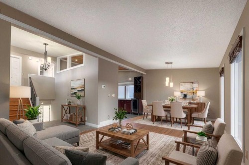 4936 40 Avenue Nw, Calgary, AB - Indoor Photo Showing Living Room