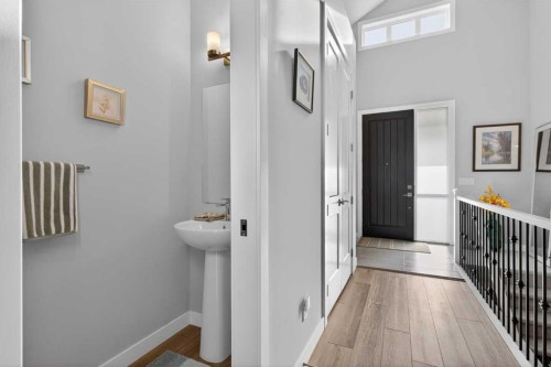 206 Crestridge Common Sw, Calgary, AB - Indoor Photo Showing Other Room