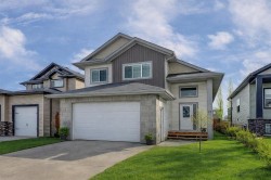 27 Henderson Crescent NW Penhold, AB T0M 1R0