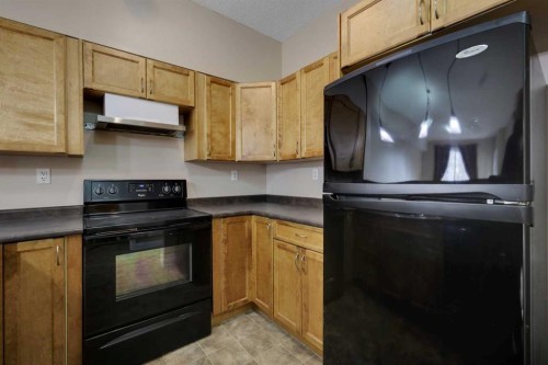 1224-2370 Bayside Road Sw, Airdrie, AB - Indoor Photo Showing Kitchen