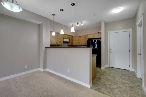 1224-2370 Bayside Road Sw, Airdrie, AB - Indoor Photo Showing Kitchen