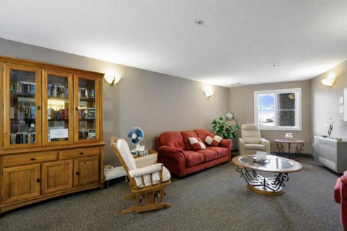 1224-2370 Bayside Road Sw, Airdrie, AB - Indoor Photo Showing Living Room