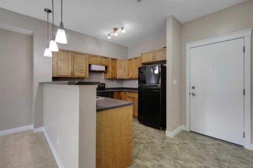 1224-2370 Bayside Road Sw, Airdrie, AB - Indoor Photo Showing Kitchen