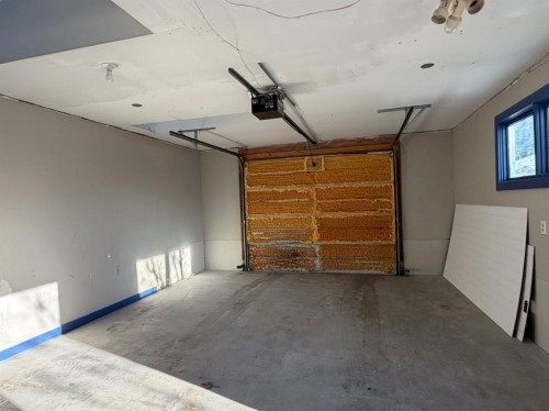 234 9 Street, Beiseker, AB - Indoor Photo Showing Garage