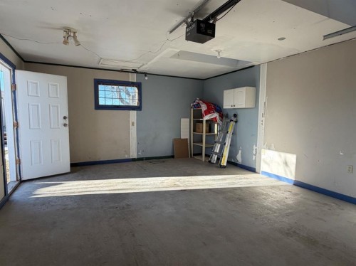 234 9 Street, Beiseker, AB - Indoor