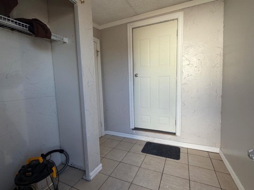 234 9 Street, Beiseker, AB - Indoor