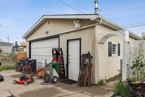 233 27 Avenue Ne, Calgary, AB - Outdoor With Exterior