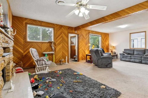 233 27 Avenue Ne, Calgary, AB - Indoor Photo Showing Other Room