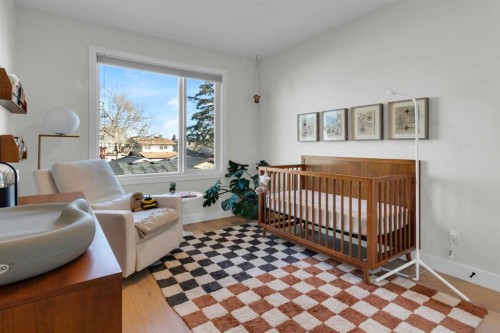 606 9 Avenue Ne, Calgary, AB - Indoor Photo Showing Bedroom