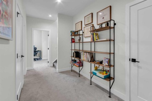 606 9 Avenue Ne, Calgary, AB - Indoor Photo Showing Other Room