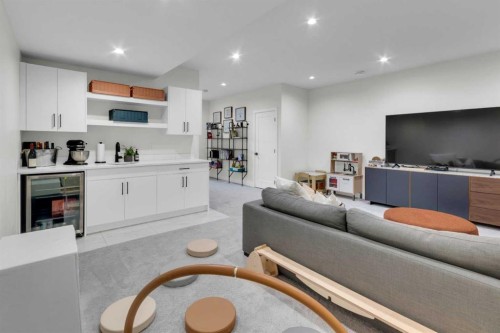 606 9 Avenue Ne, Calgary, AB - Indoor