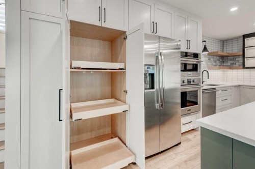 17 Millrise Lane Sw, Calgary, AB - Indoor Photo Showing Kitchen With Upgraded Kitchen