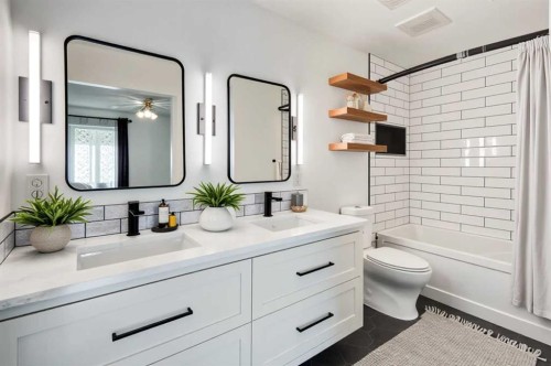 17 Millrise Lane Sw, Calgary, AB - Indoor Photo Showing Bathroom