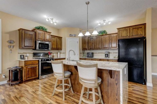 7-43 Westlake Circle, Strathmore, AB - Indoor Photo Showing Kitchen