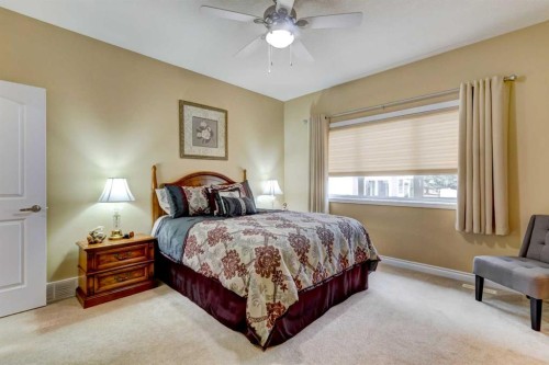 7-43 Westlake Circle, Strathmore, AB - Indoor Photo Showing Bedroom