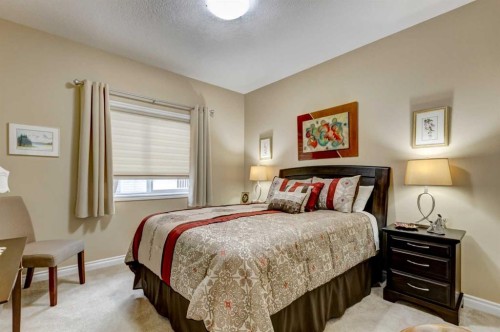 7-43 Westlake Circle, Strathmore, AB - Indoor Photo Showing Bedroom