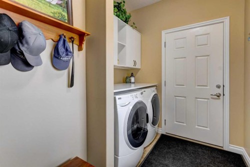 7-43 Westlake Circle, Strathmore, AB - Indoor Photo Showing Laundry Room