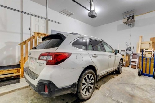 7-43 Westlake Circle, Strathmore, AB - Indoor Photo Showing Garage