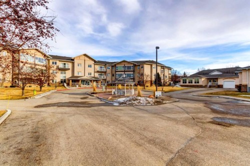 7-43 Westlake Circle, Strathmore, AB - Outdoor