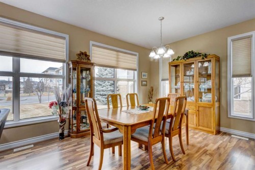 7-43 Westlake Circle, Strathmore, AB - Indoor Photo Showing Dining Room