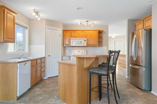 95 Cambridge Glen Drive, Strathmore, AB - Indoor Photo Showing Kitchen