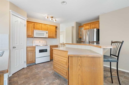 95 Cambridge Glen Drive, Strathmore, AB - Indoor Photo Showing Kitchen