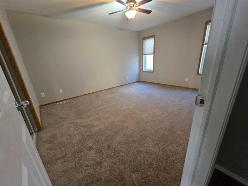 95 Cambridge Glen Drive, Strathmore, AB - Indoor Photo Showing Other Room