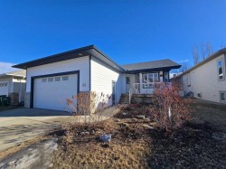 95 Cambridge Glen Drive  Strathmore, AB T1P 1W1
