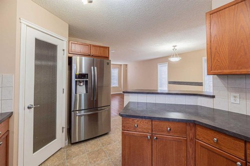 427 Saddlebrook Way Ne, Calgary, AB - Indoor Photo Showing Kitchen