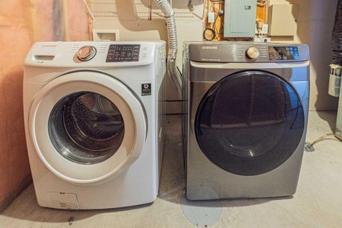 427 Saddlebrook Way Ne, Calgary, AB - Indoor Photo Showing Laundry Room