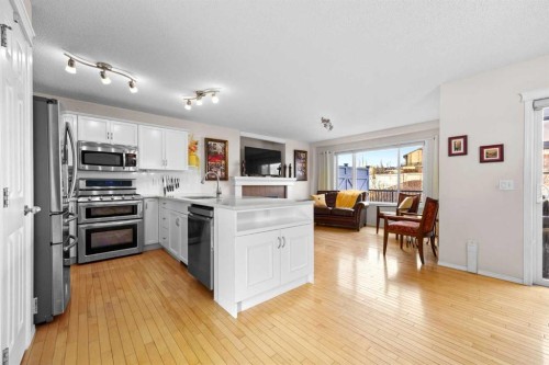 73 Sunset Heights, Cochrane, AB - Indoor Photo Showing Kitchen