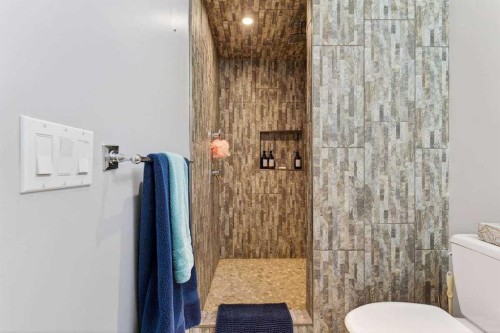 55 Sheep River Cove, Okotoks, AB - Indoor Photo Showing Bathroom